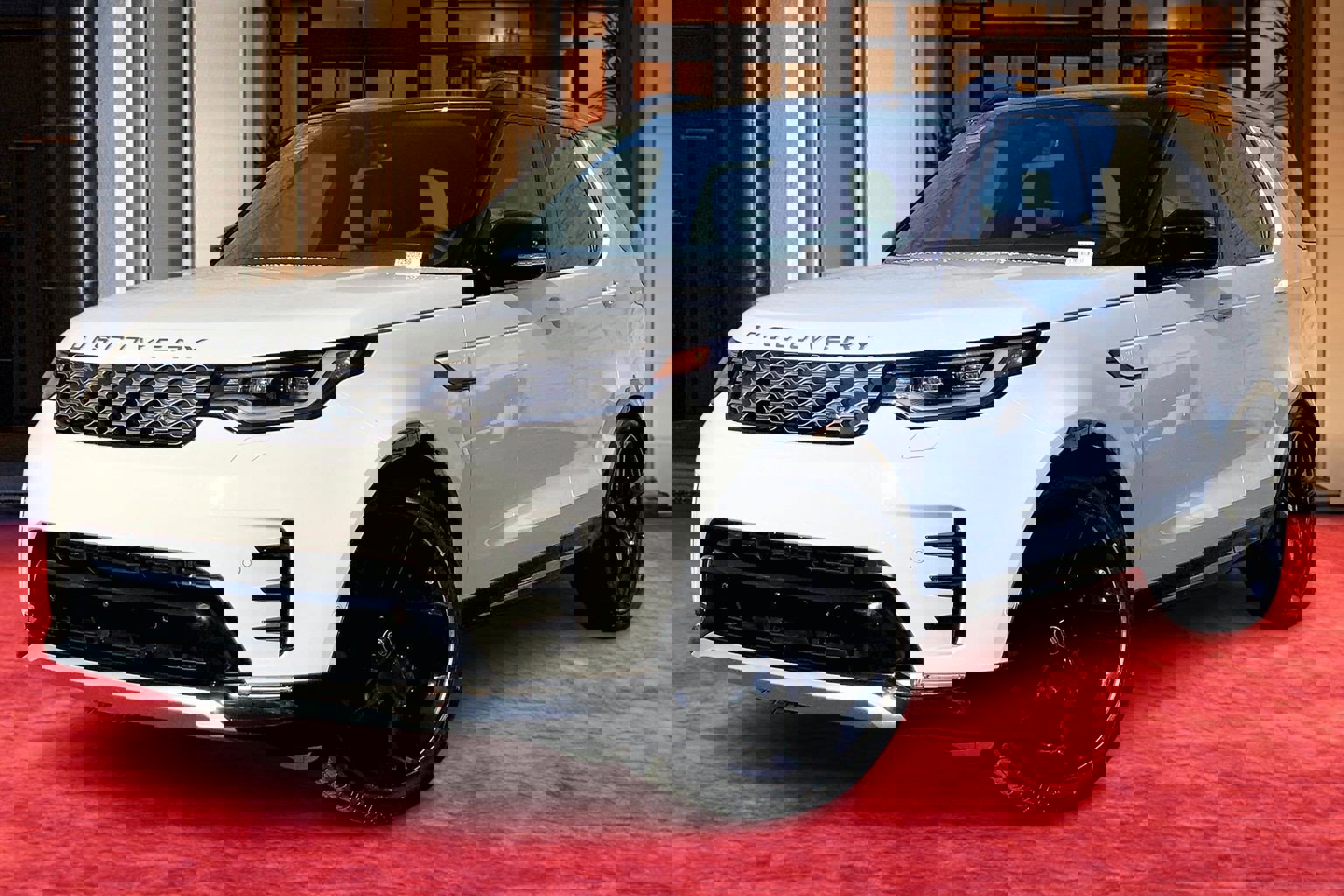 2026 Land Rover Discovery Gemini Edition's photo