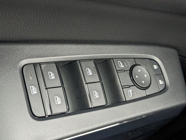 2025 Nissan Pathfinder SV photo 20