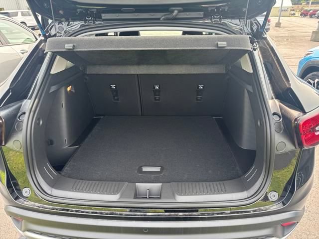 2025 Chevrolet Trax LT photo 6