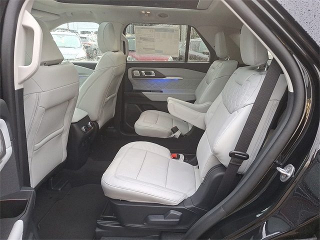 2025 Ford Explorer Platinum photo 4