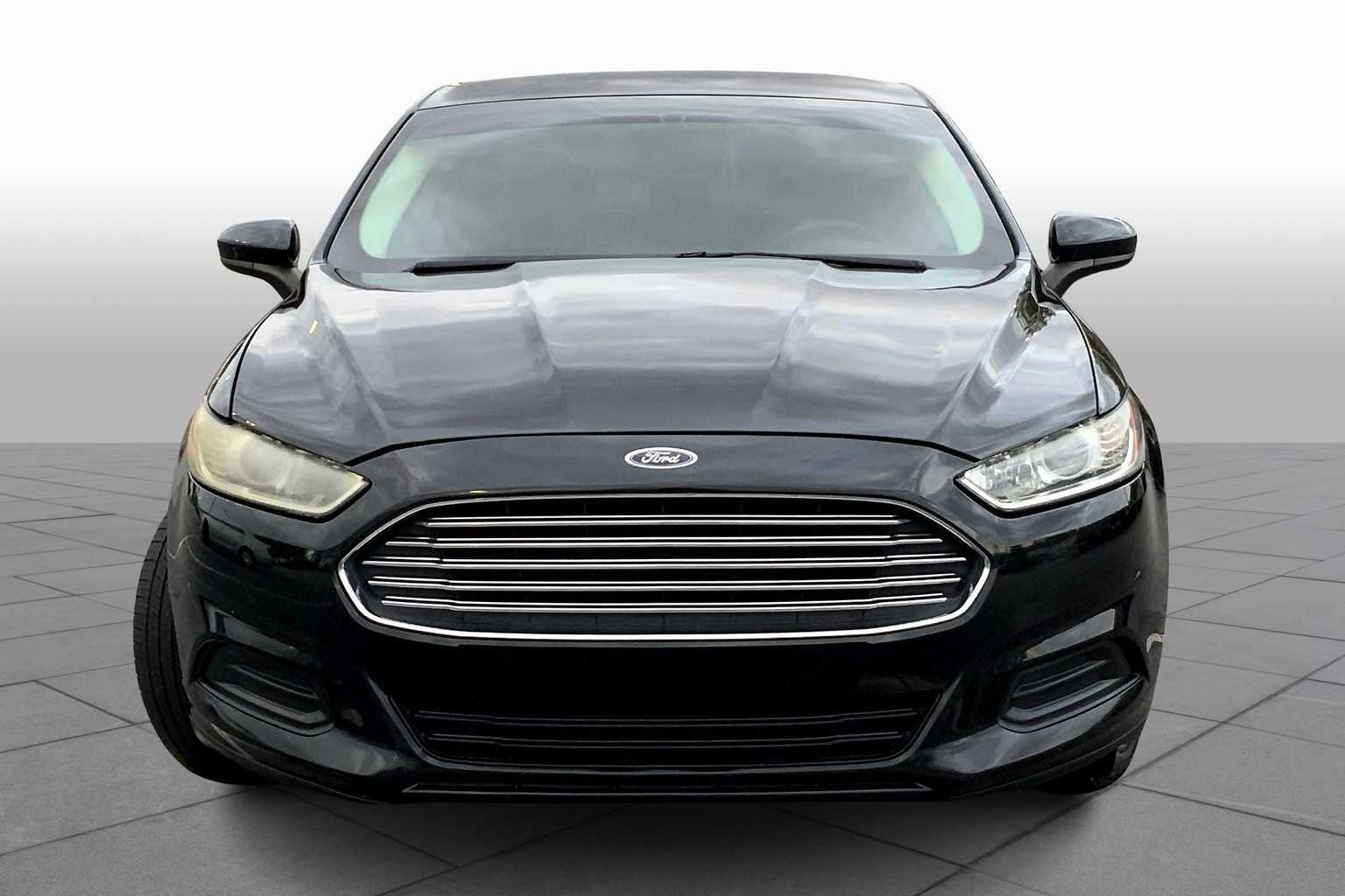2015 Ford Fusion S photo 3