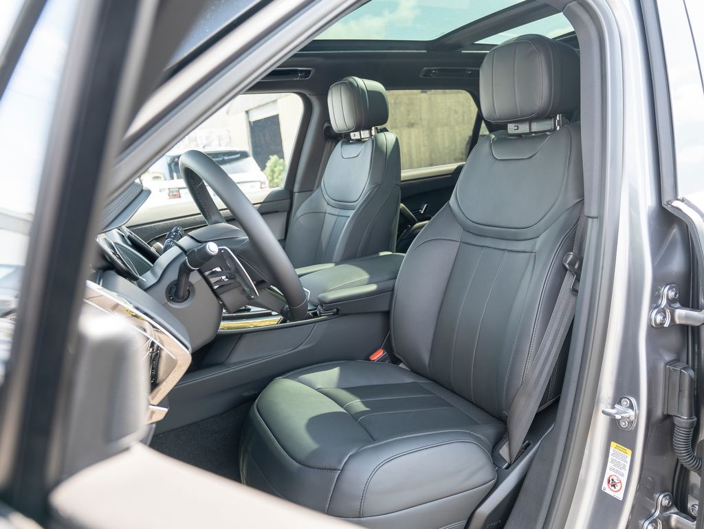 2025 Land Rover Range Rover Sport SE photo 19