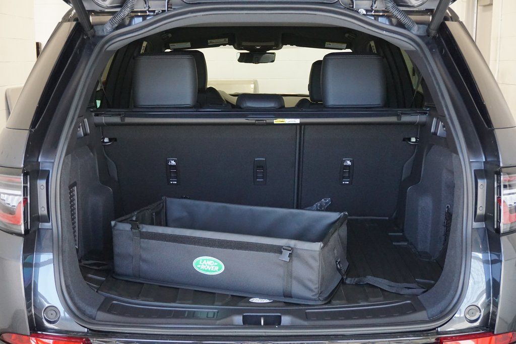 2025 Land Rover Discovery Sport SE photo 29