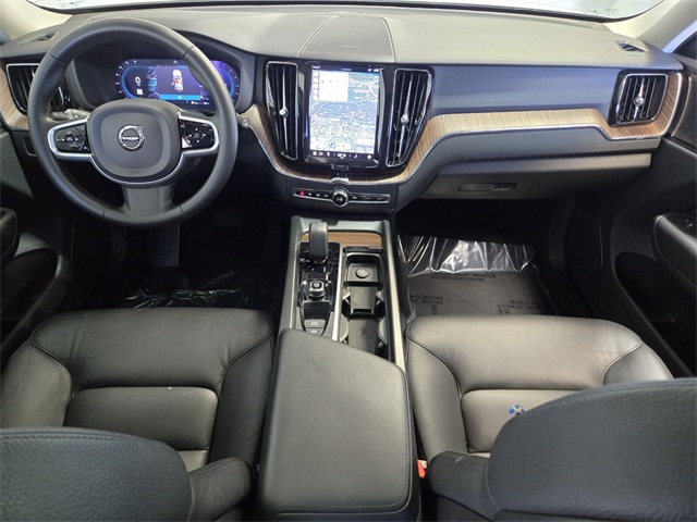 2023 Volvo XC60 B5 Plus photo 13