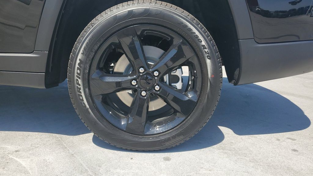 2025 Jeep Grand Cherokee Limited photo 4