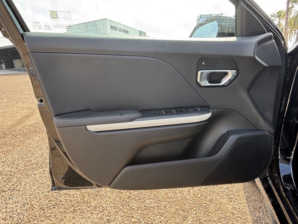 2025 Kia K4 GT-Line photo 10