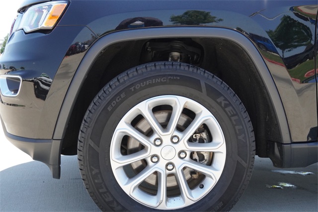 2022 Jeep Cherokee Laredo photo 5