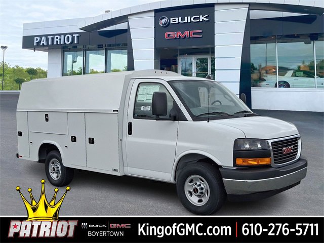 2025 GMC Savana Cutaway Work Van's photo