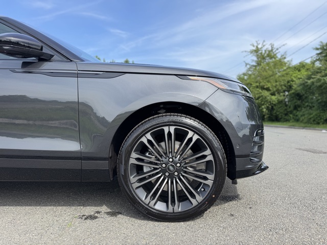 2026 Land Rover Range Rover Velar SE photo 9