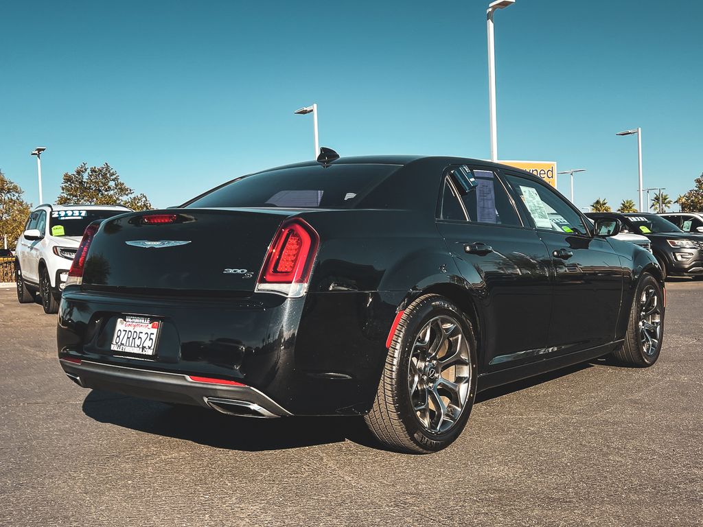 2015 Chrysler 300 S photo 6