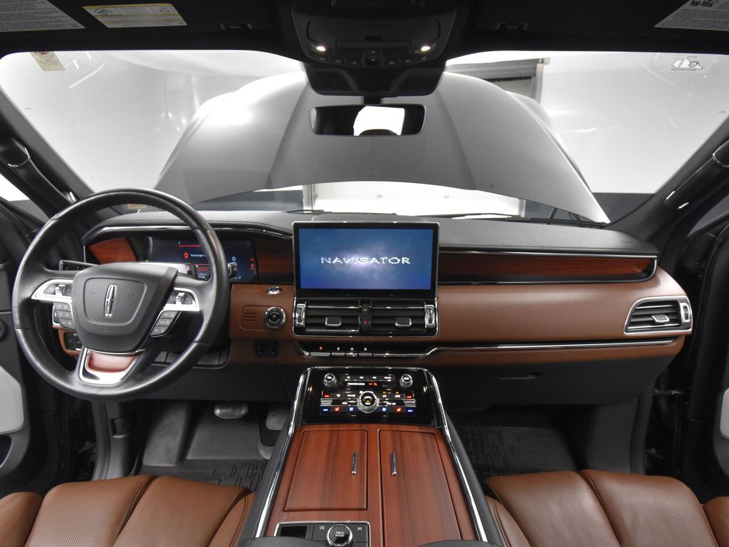 2024 Lincoln Navigator Reserve Luxury Monochromatic photo 19