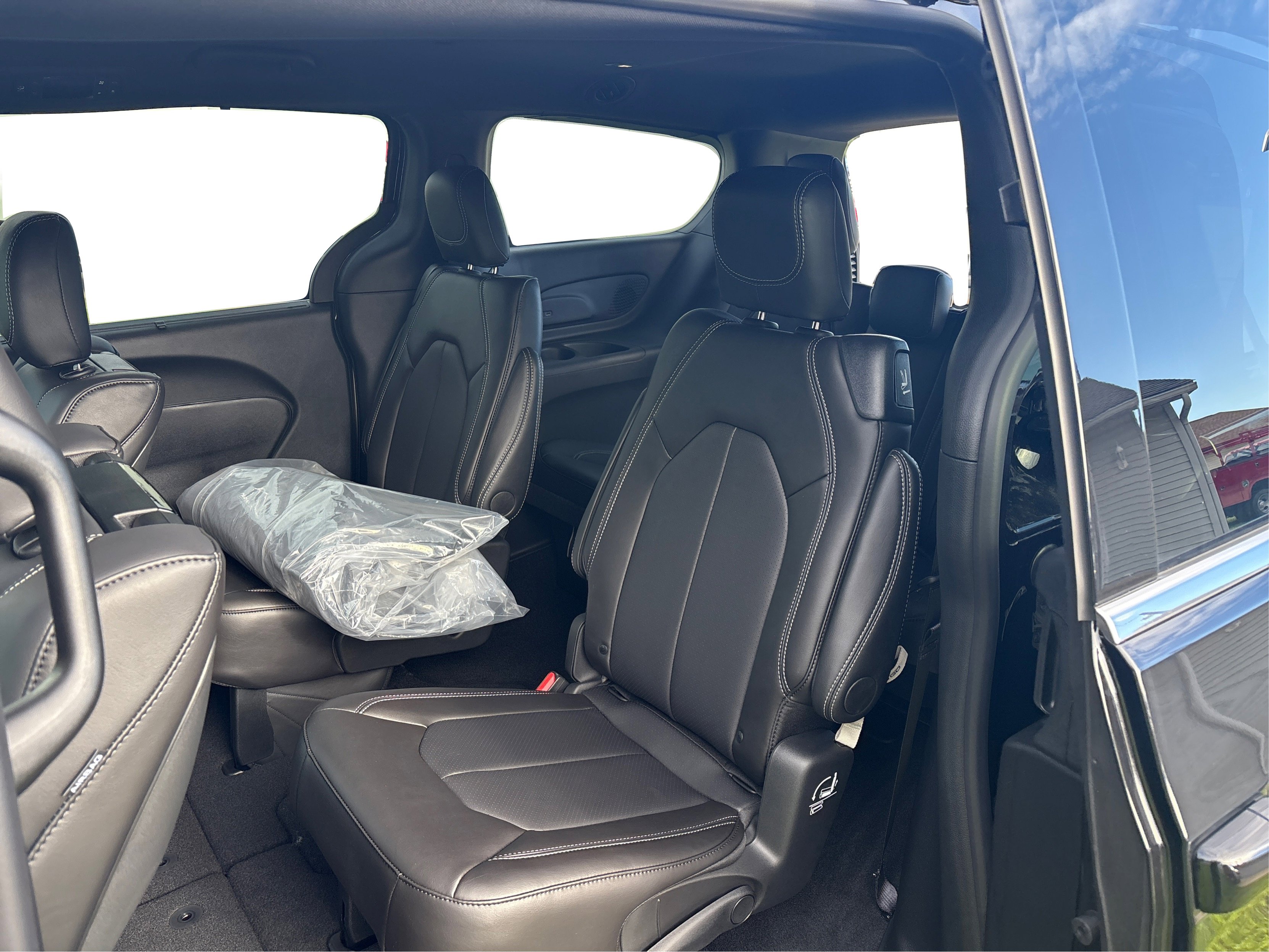 2026 Chrysler Pacifica photo 9