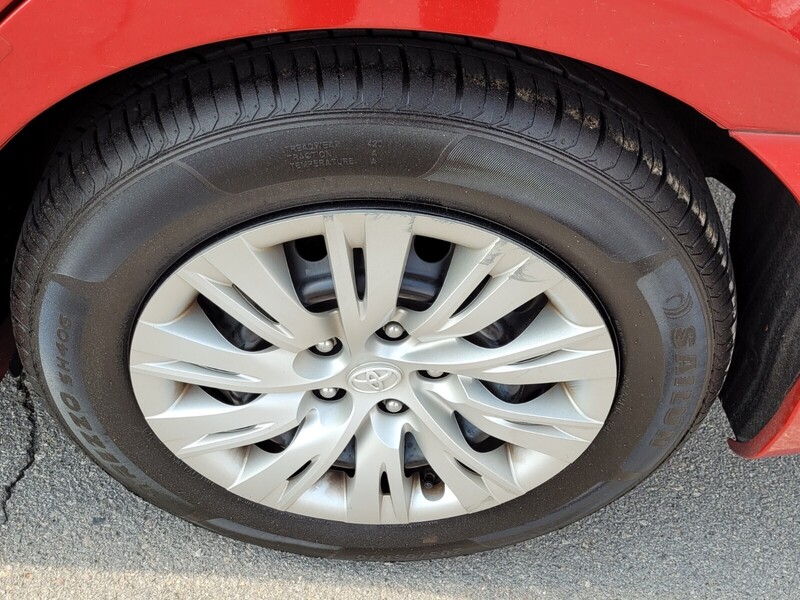 2013 Toyota Camry LE photo 12