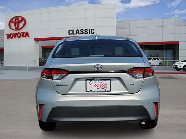 2024 Toyota Corolla LE photo 4