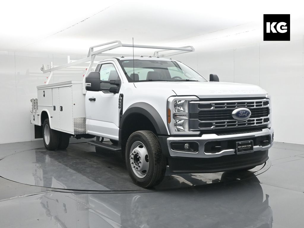 2025 Ford F-550 Super Duty Chassis Cab XL's photo