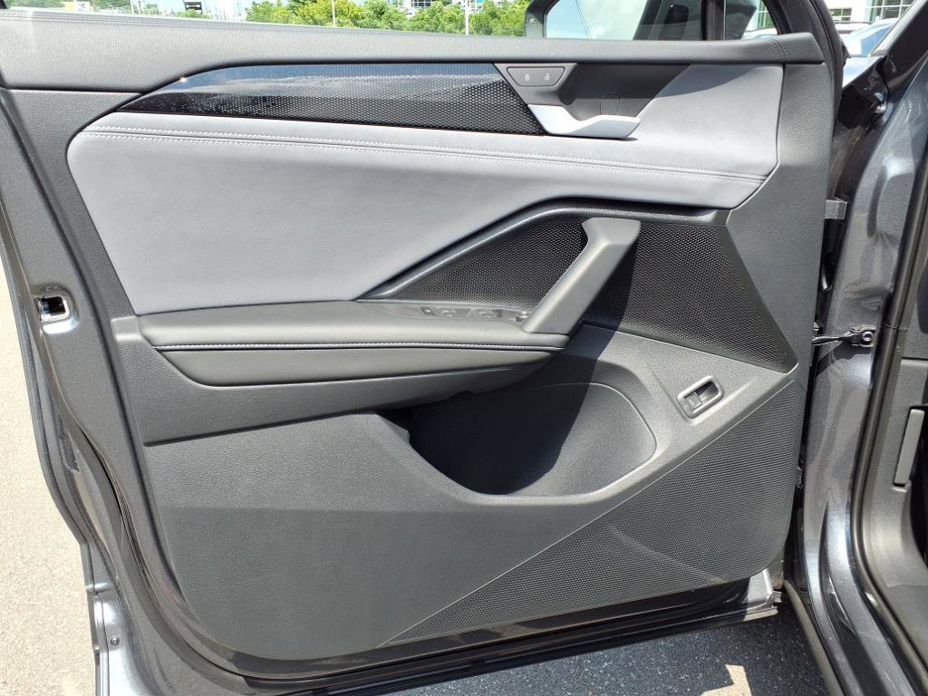 2025 Volkswagen Tiguan SE photo 4