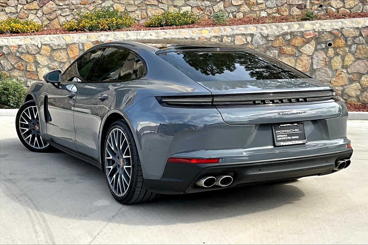 2025 Porsche Panamera 4 photo 3