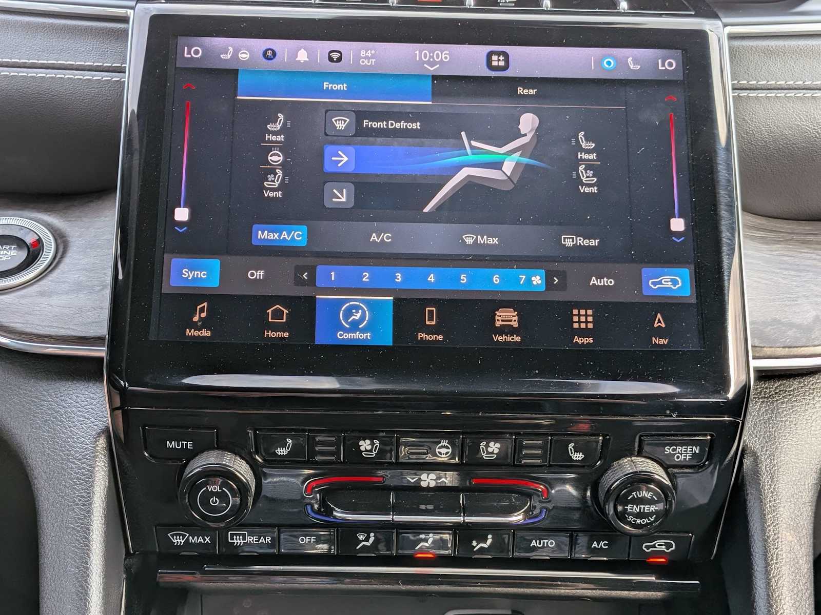 2024 Jeep Grand Cherokee Overland photo 28