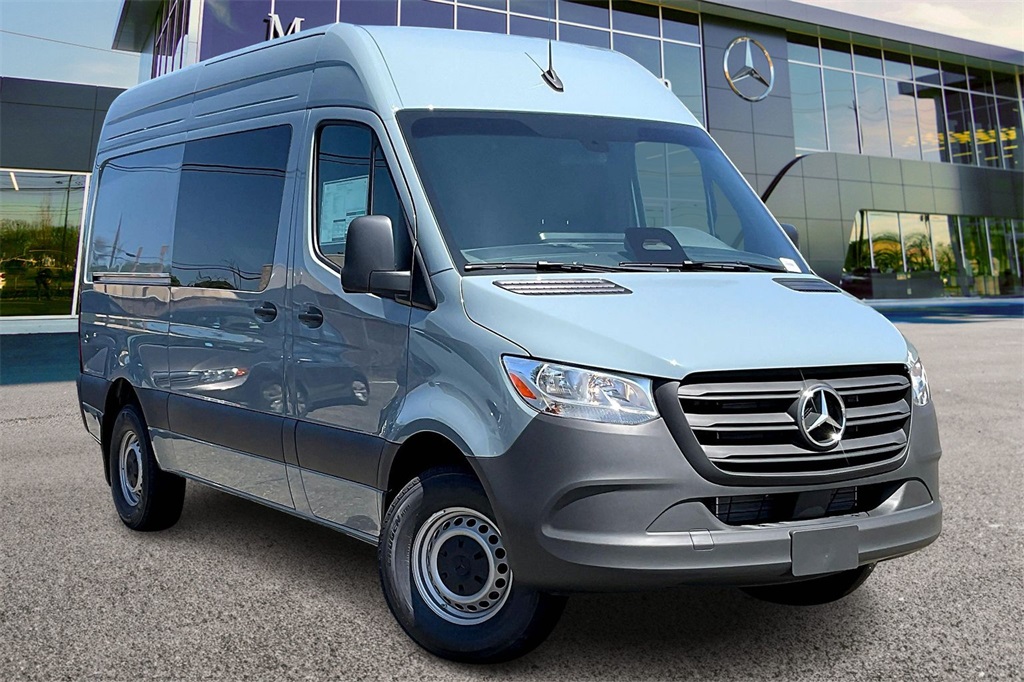 2025 Mercedes-Benz Sprinter Crew Van Base's photo