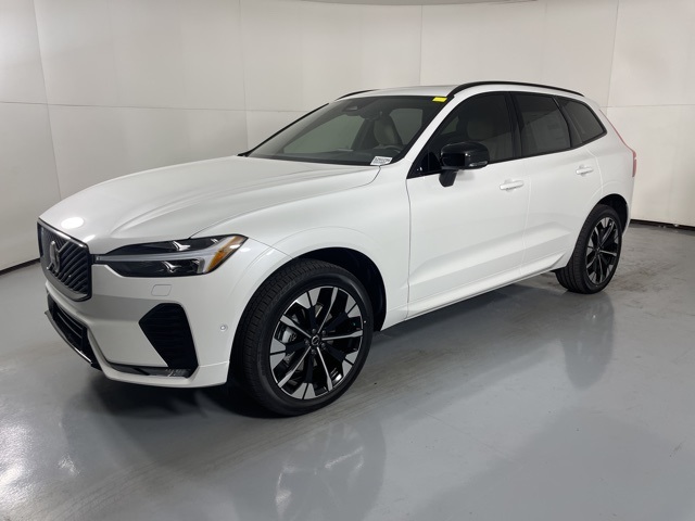 2026 Volvo XC60 B5 Plus photo 4