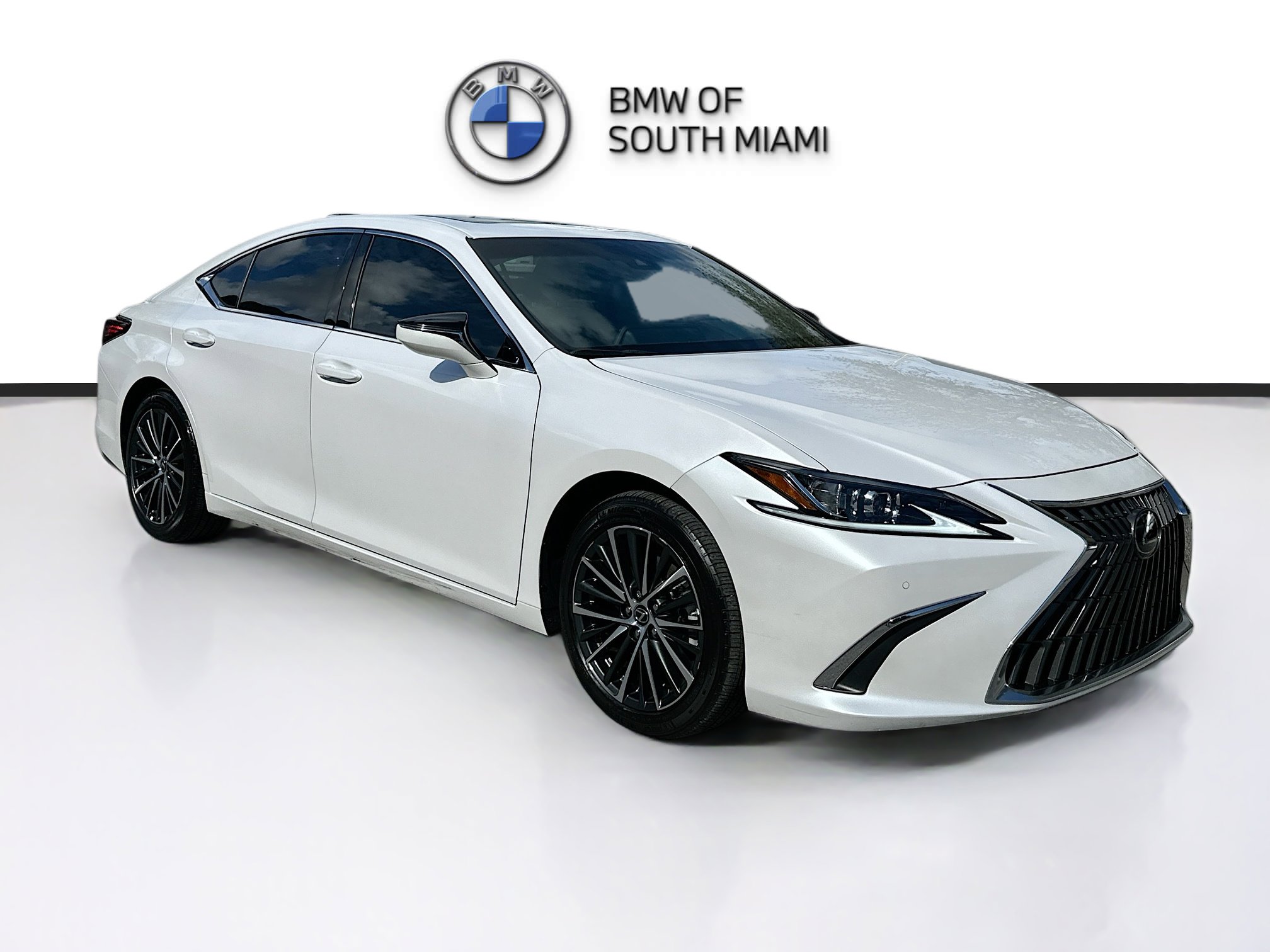 2025 Lexus ES 350's photo