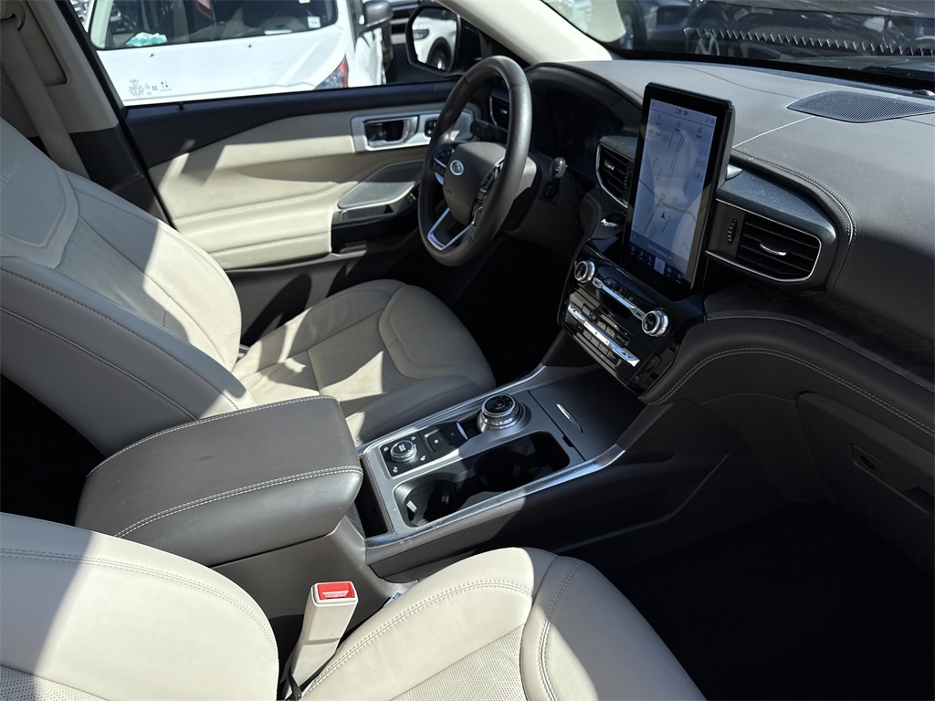 2025 Ford Explorer ST-Line photo 27