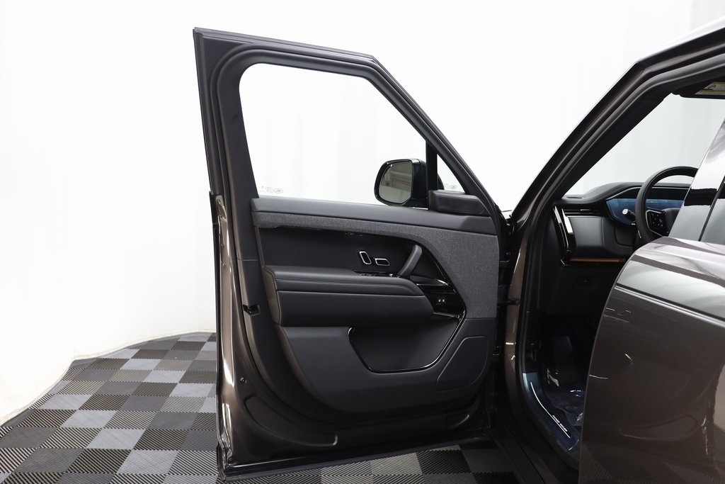 2025 Land Rover Range Rover Sport SE photo 5