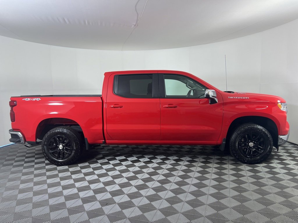 2025 Chevrolet Silverado 1500 LT photo 2