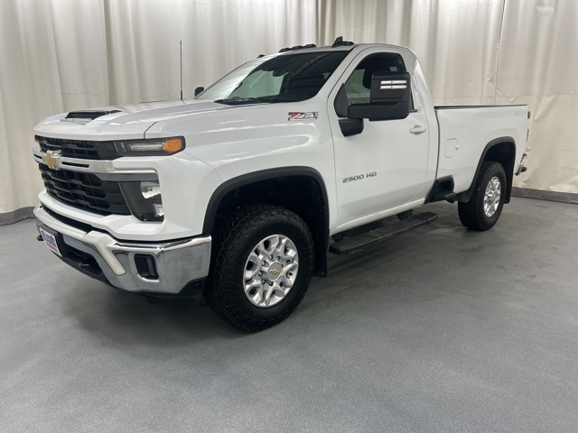 2024 Chevrolet Silverado 2500HD LT photo 2
