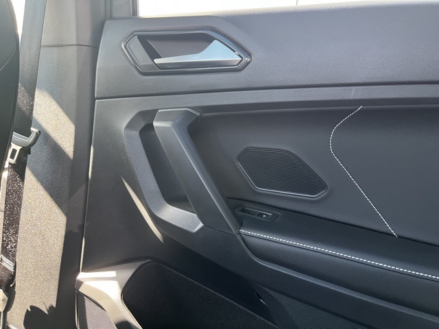 2024 Volkswagen Tiguan SE R-Line Black photo 51