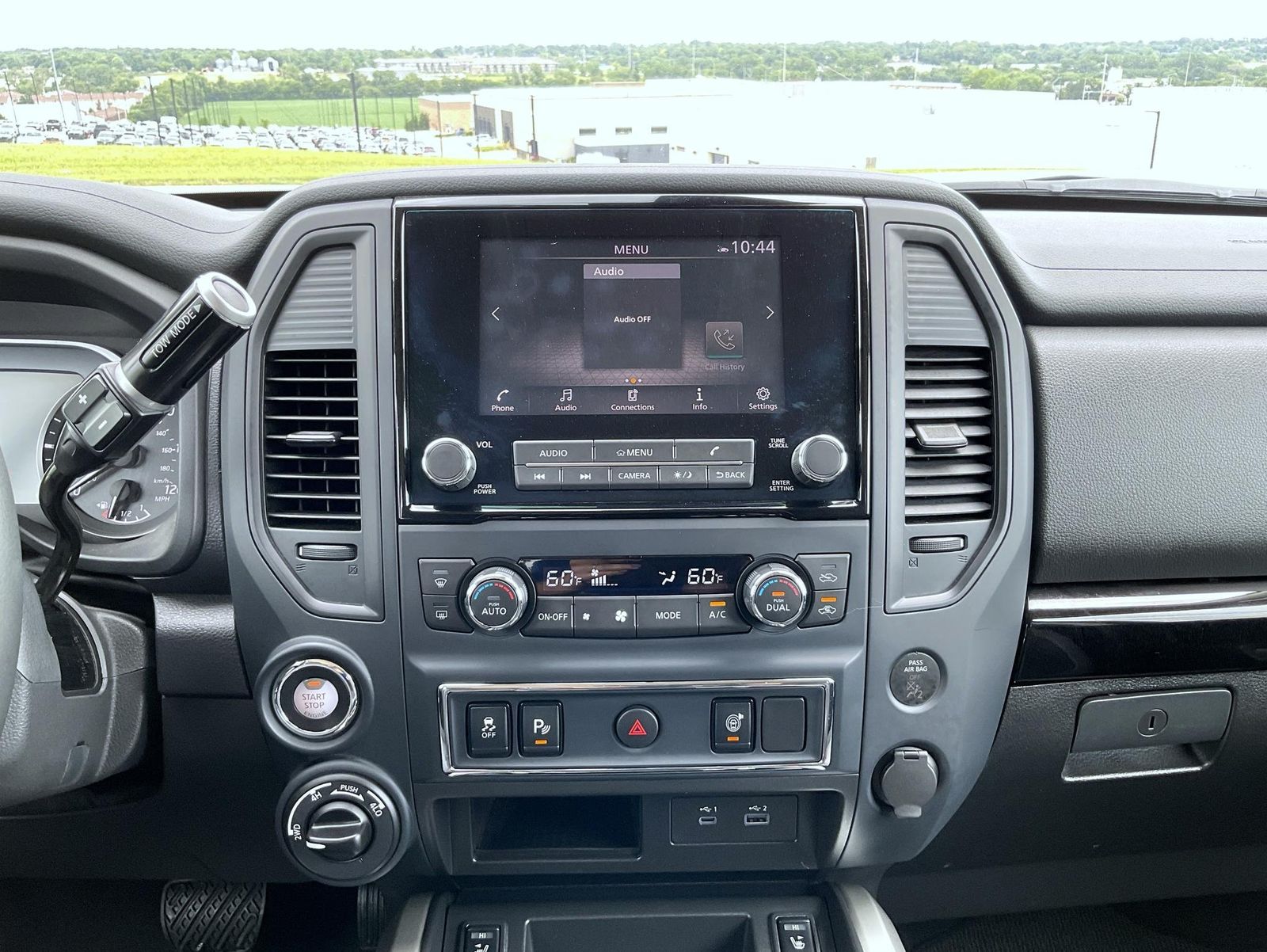 2024 Nissan Titan SV photo 13