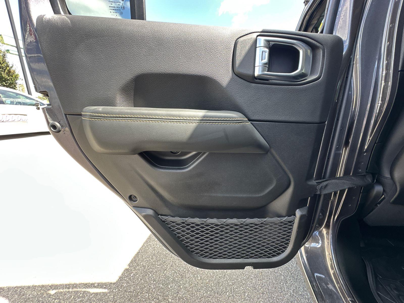 2025 Jeep Wrangler Sahara photo 25