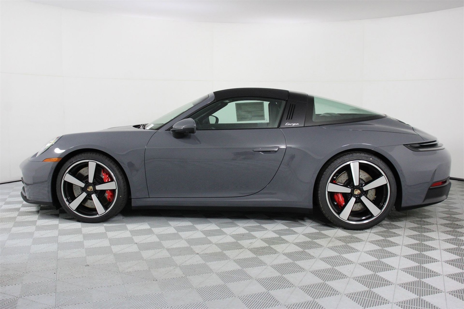 2026 Porsche 911 Targa 4S photo 2