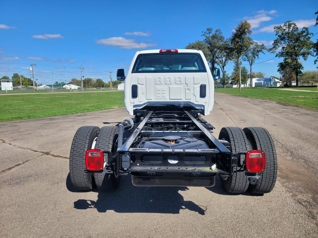 2023 Chevrolet Silverado 5500HD Work Truck photo 4
