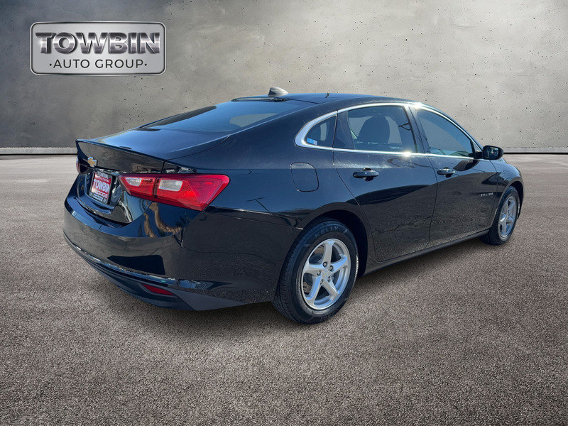 2018 Chevrolet Malibu LS photo 4