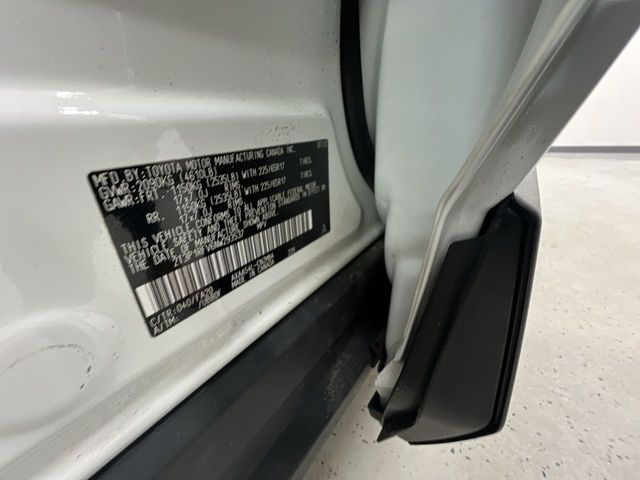 2022 Toyota RAV4 XLE photo 24