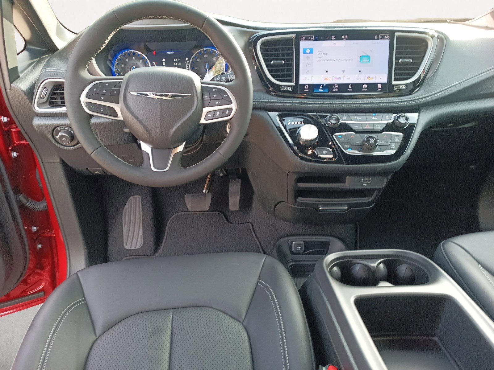 2026 Chrysler Pacifica photo 3