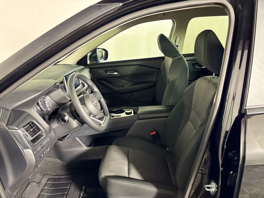 2024 Nissan Rogue SV photo 8