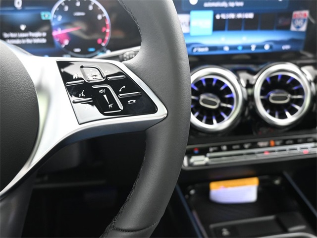 2025 Mercedes Benz GLA 250 4MATIC photo 2