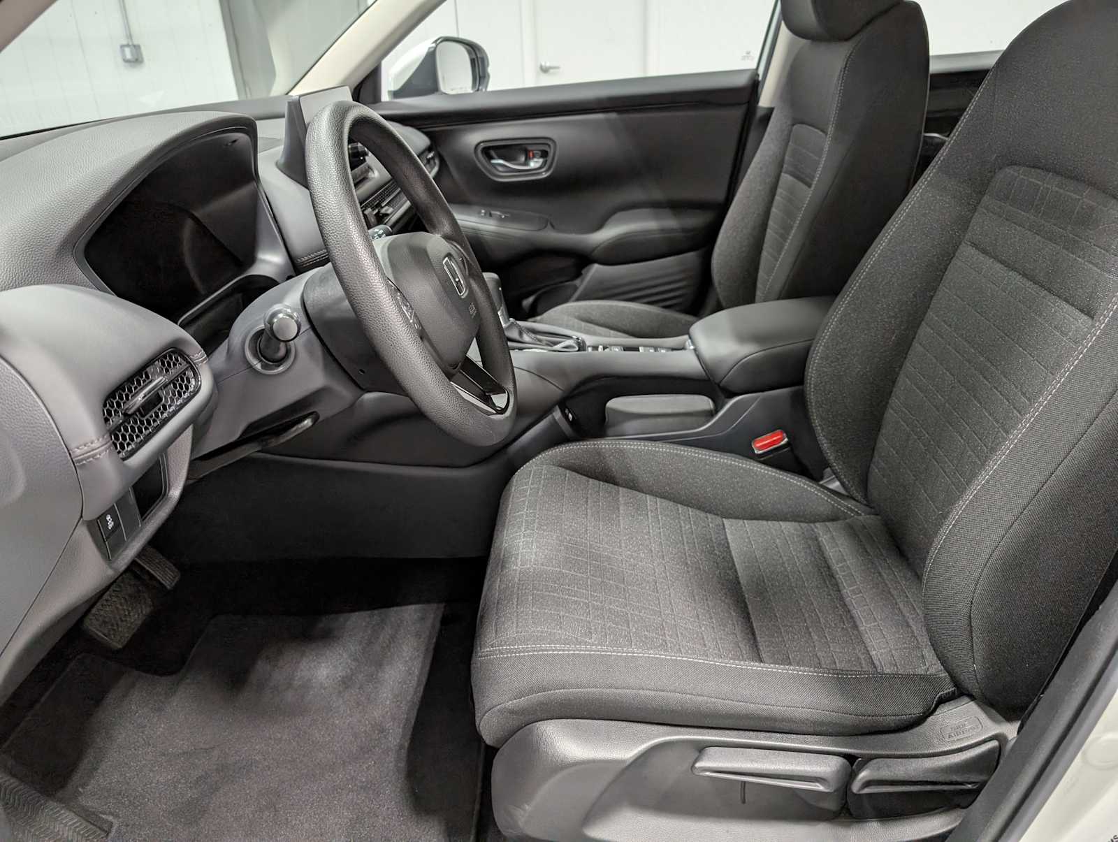 2023 Honda HR-V LX photo 4