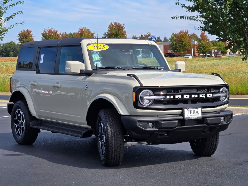 2025 Ford Bronco Outer Banks photo 3