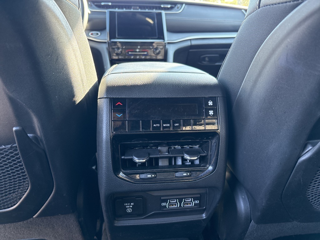 2024 Jeep Grand Cherokee Altitude photo 18