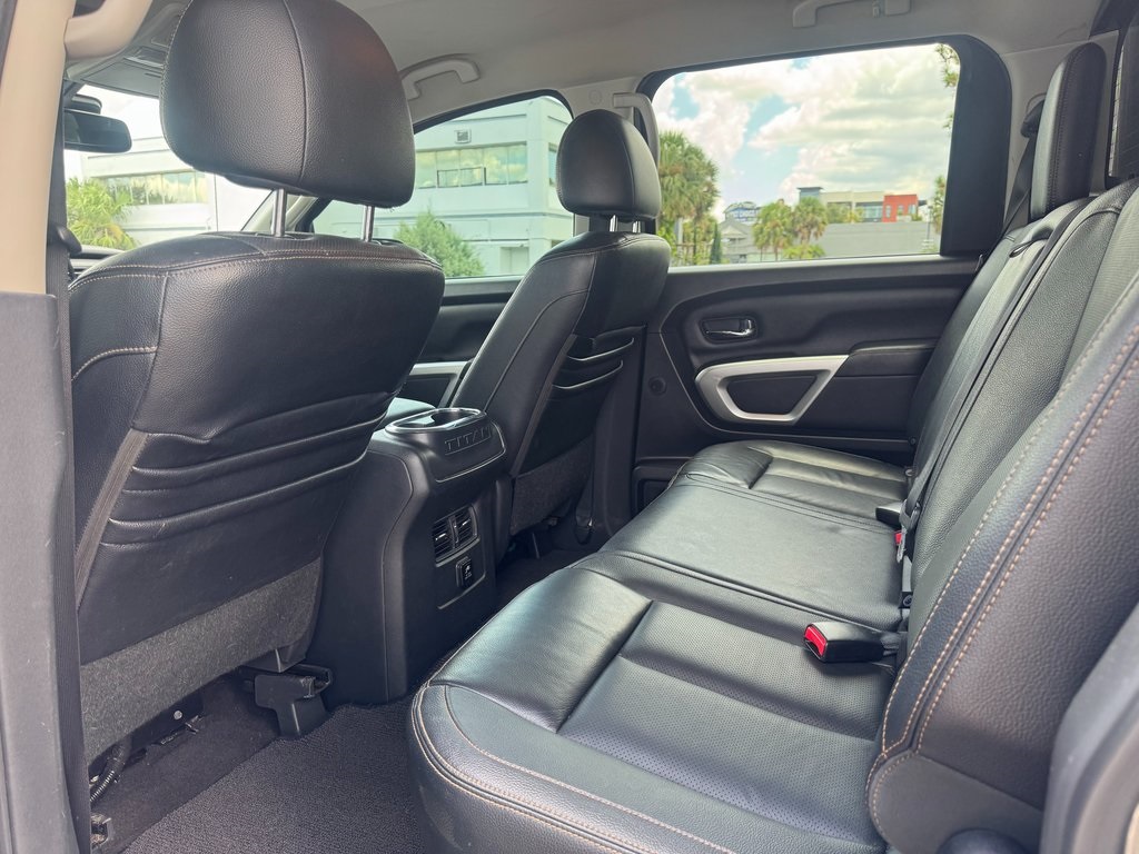2017 Nissan Titan SL photo 13