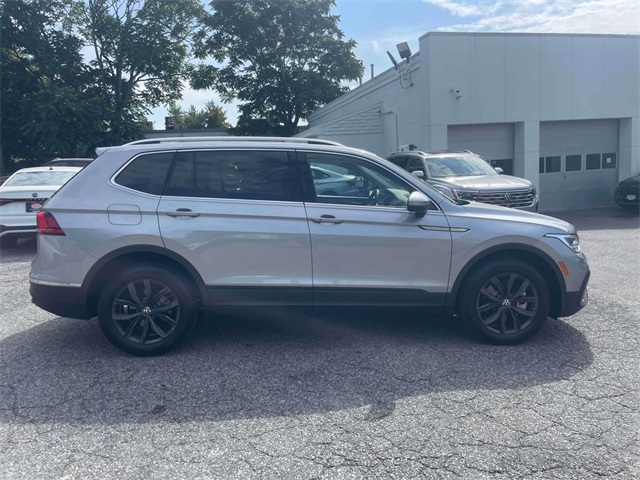 2024 Volkswagen Tiguan SE Wolfsburg Edition photo 3