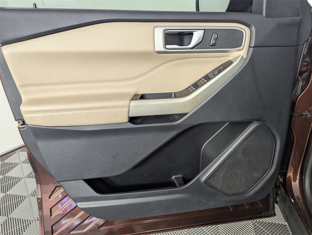 2020 Ford Explorer XLT photo 14