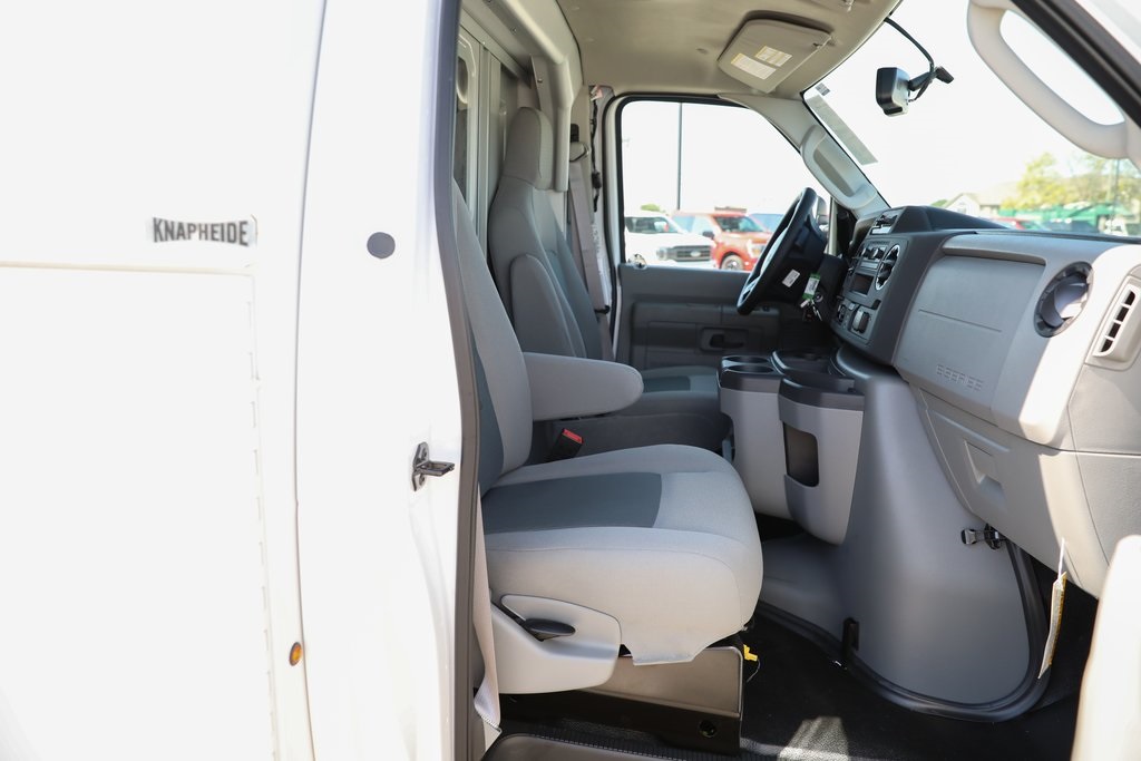2025 Ford E-350 photo 32