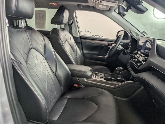 2022 Toyota Highlander Platinum photo 23