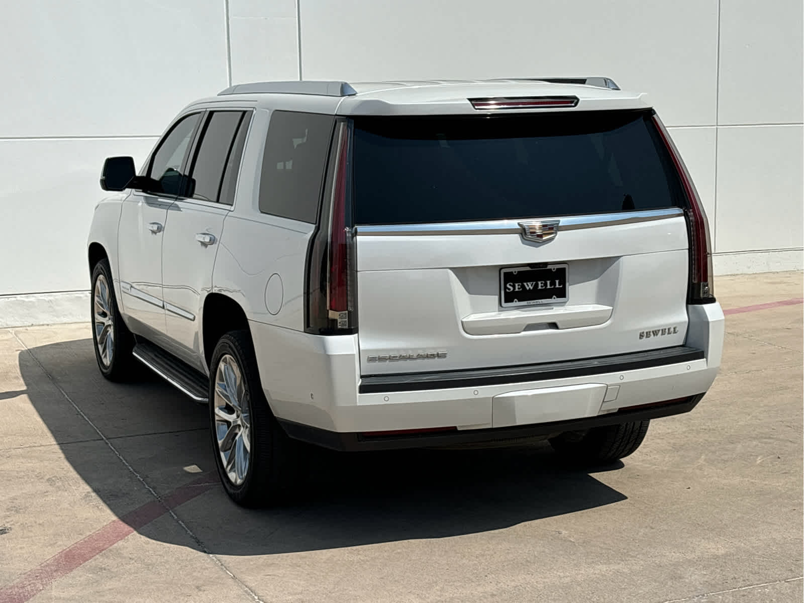 2020 Cadillac Escalade Luxury photo 8