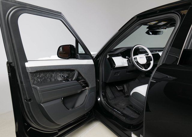 2025 Land Rover Range Rover Sport SE photo 17