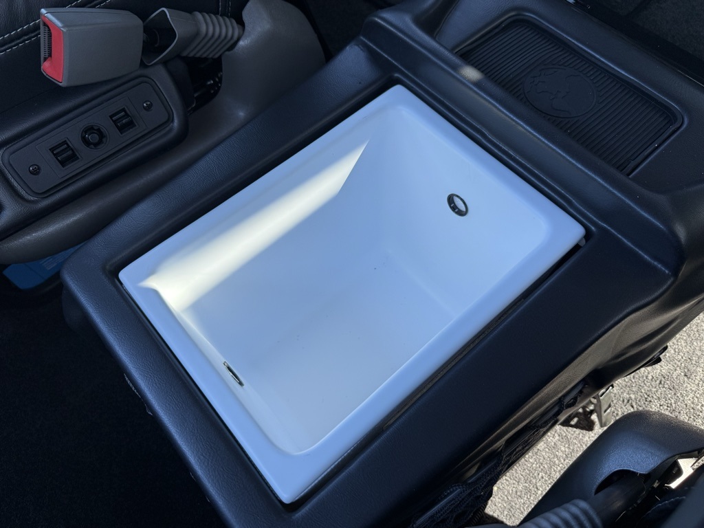 2025 Gmc Savana photo 28